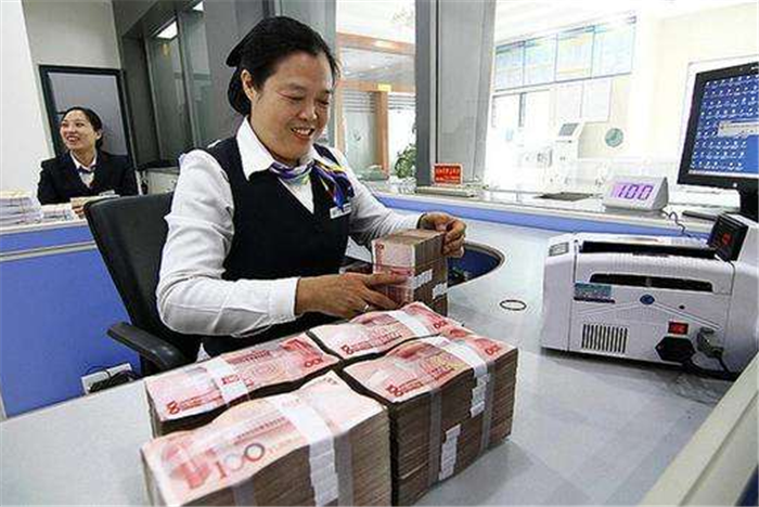 银行错把储户存的600元打成60万,储户把钱花光了,会怎么样?