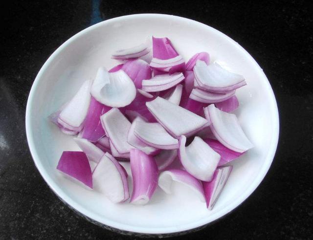 这9种不起眼的食物，能给狗狗治病，堪比“宠物医生”！