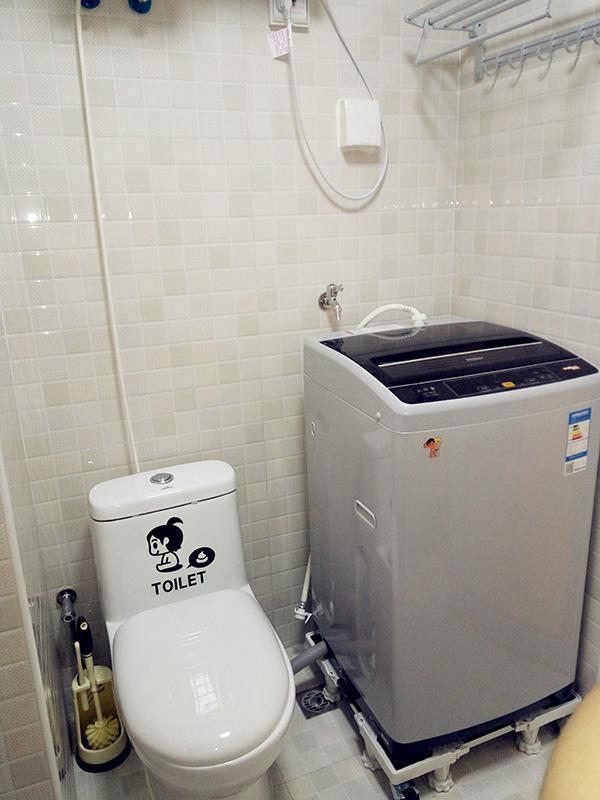 我家新房64平，把阳台和客厅打通做了一个榻榻米，一房秒变两房！