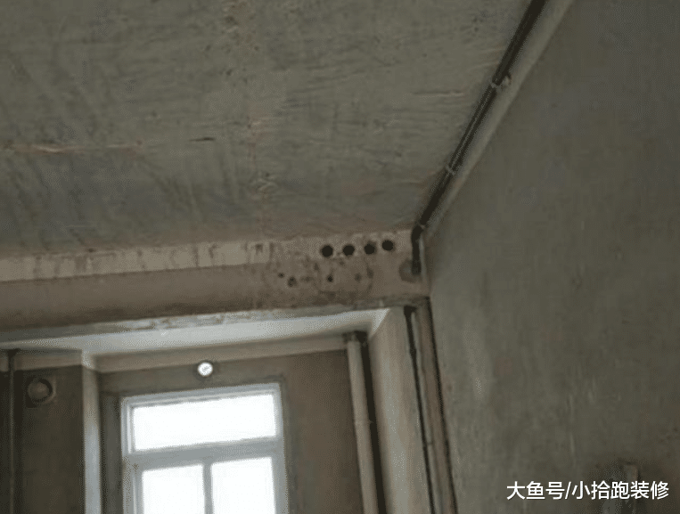 水电验收时，业主却直摇头，并指着过墙孔，说要扣600块