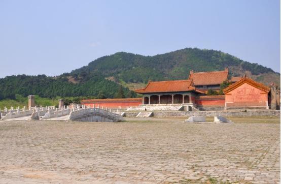 『慈禧太后』慈禧太后的墓地为什么寸草不生? 清朝大臣说: 慈禧生前交代的