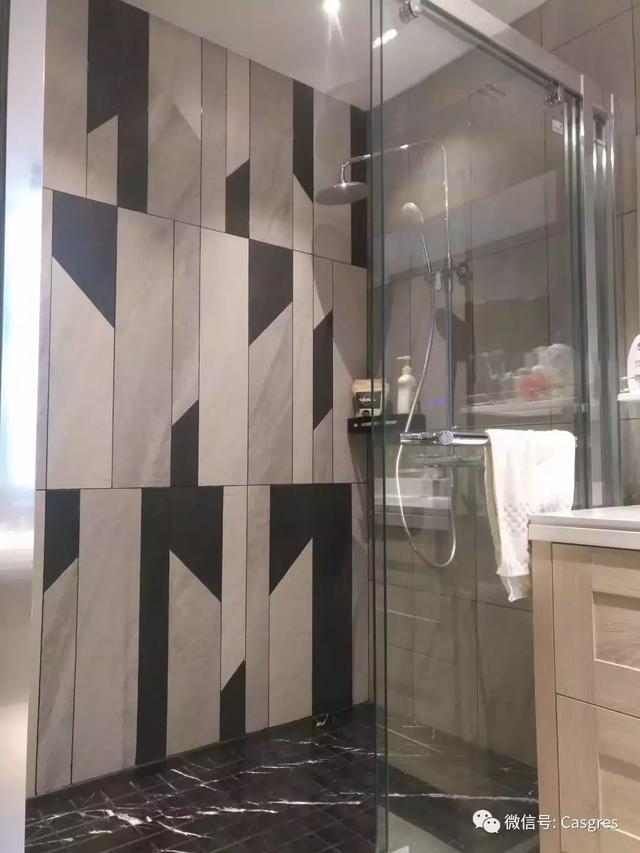 客厅只铺600*1200现代仿古砖，厨房浴室都铺瓷砖，邻居都说太好看
