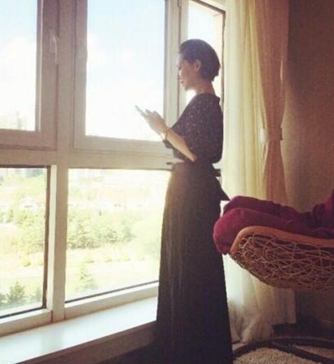 晒晒张卫健香港的家，在家跟老婆过二人世界，54岁也还没有小孩