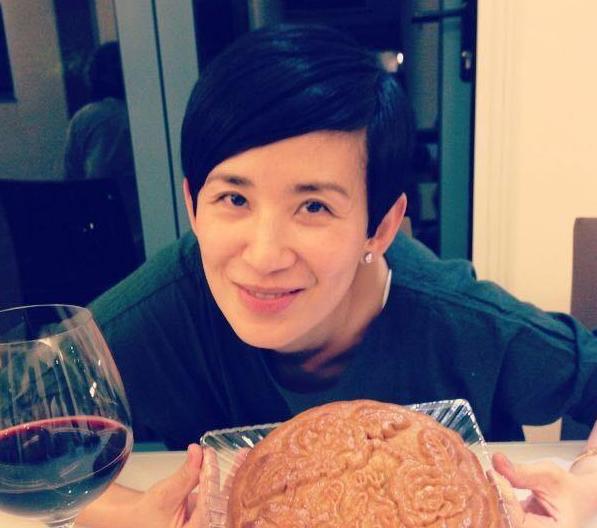 晒晒吴君如在香港的家，夫妻俩身家超过十亿，却过着普通人的生活