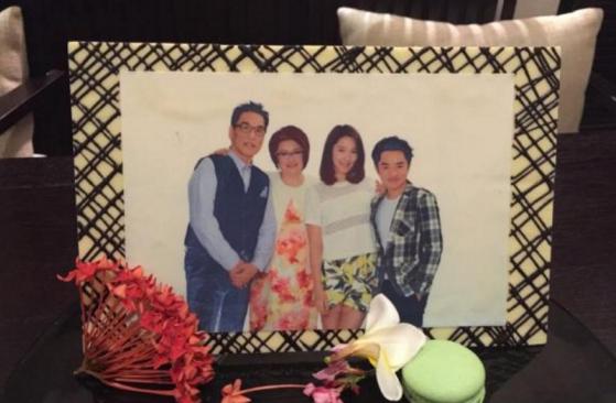 晒晒王祖蓝在香港的家，平时在家连灯也不舍得开，生活也太节俭了