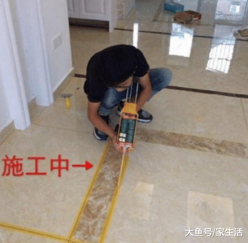 铺完瓷砖做个美缝要好几百块？自己动手原来这么简单，别多花钱了