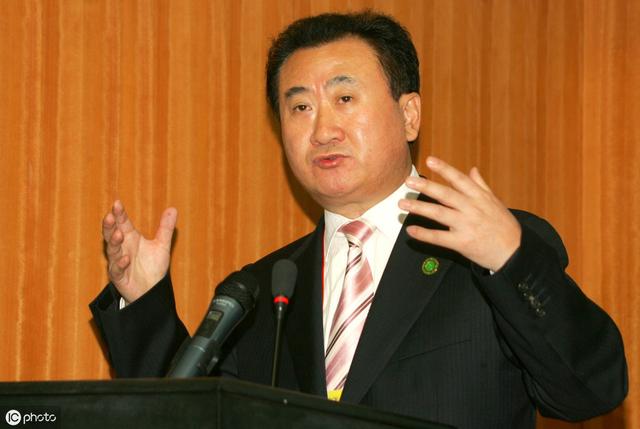 楼市“喜迎”逆转，李嘉诚、王健林说法成真，这1类人要遭遇麻烦