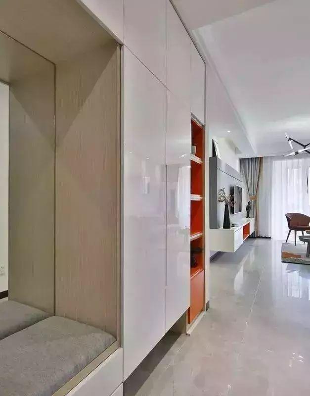 簡約兩居室裝修，橙色的點綴讓灰白空間瞬間青春活力！