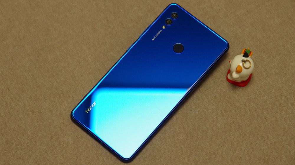 吃鸡毫无压力！麒麟970+6.95英寸，网友：这是心动的感觉