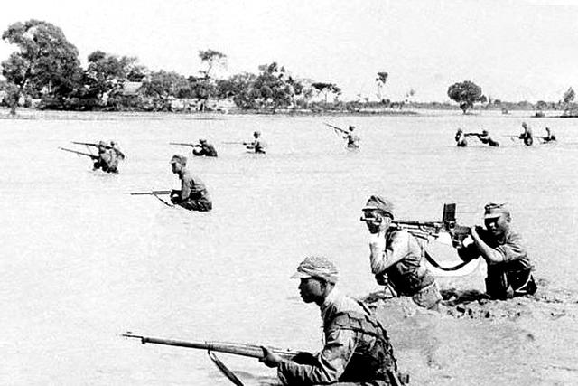 一个步兵连装备9挺轻机枪，抗战时期，什么部队有这个武器水平？