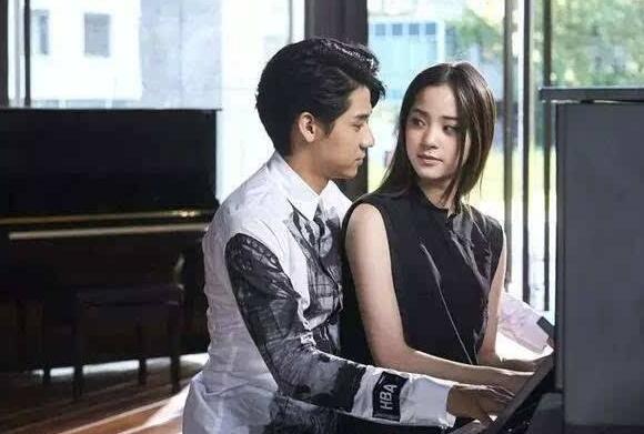 欧阳娜娜和房祖名正式交往？其父回应女儿恋情：尊重她们