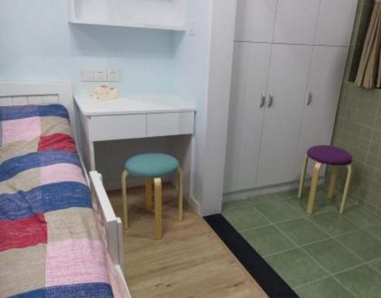 她上海买50平房摆下3张床，半个平方不浪费，卧室让网友全都点赞