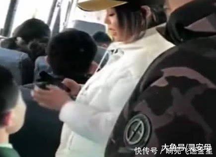 男子直言为人民服务，要求军人给自己让座？女乘客：不可能