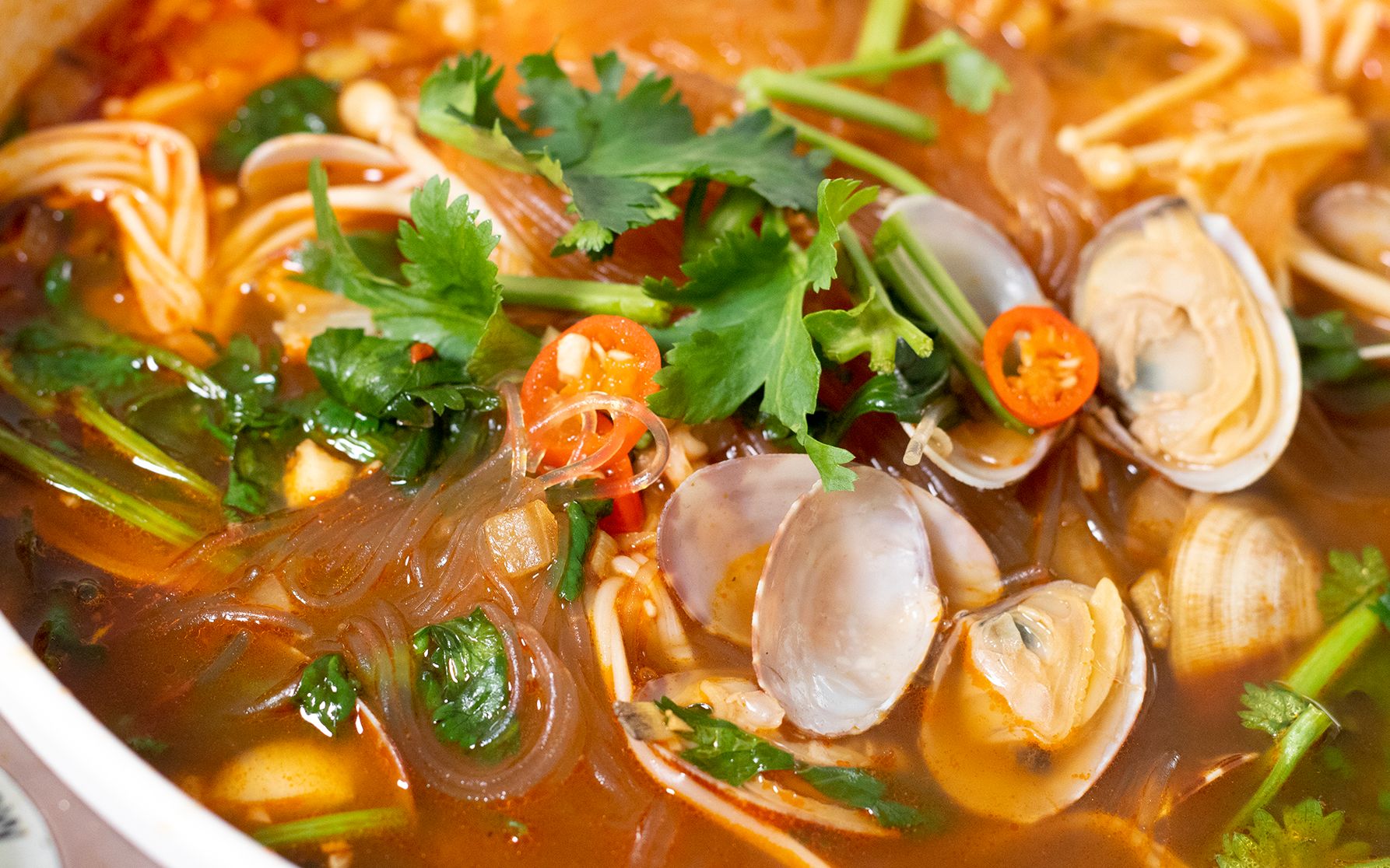 蒜蓉粉丝，从街头小吃走上百姓餐桌，成为海鲜蔬菜的完美搭配