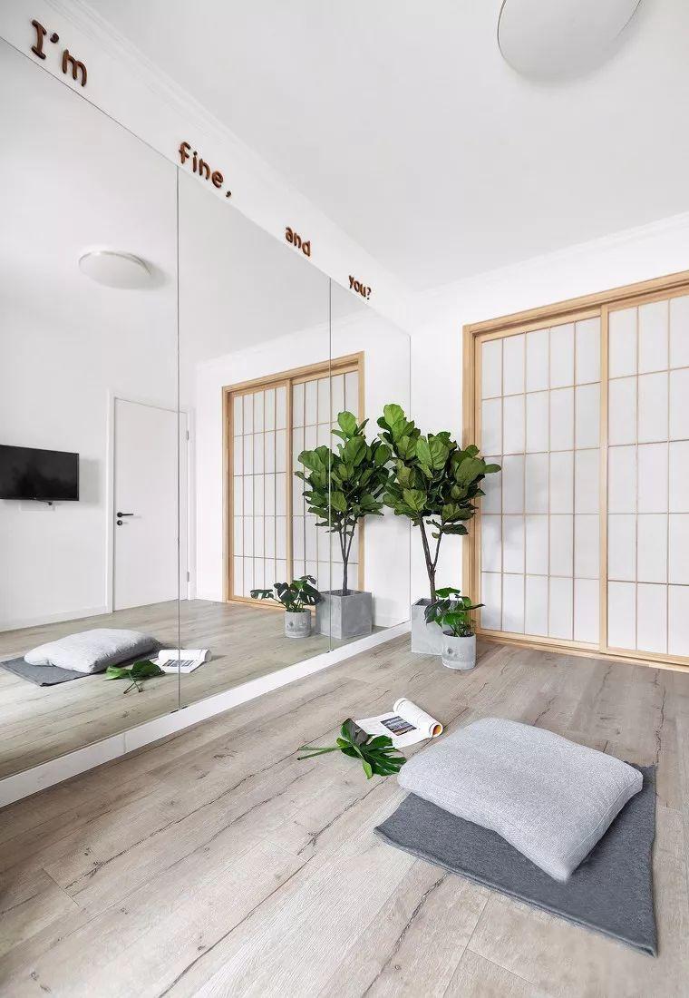 进门就是厨房与餐厅的两居室，全屋没有复杂的设计却也不单调！