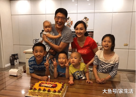 带你参观于震住的房子，家里面积还真是大，一家七口也完全够住