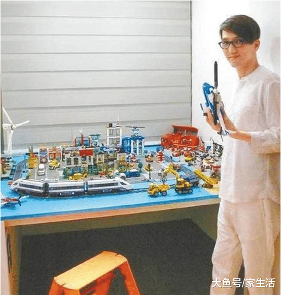 晒晒林志炫台湾豪宅：客厅放满了名贵模型，53岁了还那么贪玩