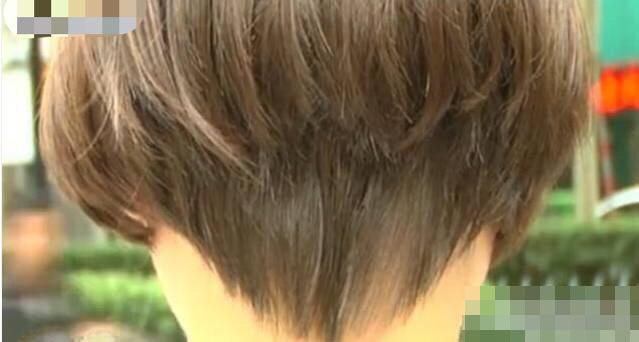 女子在理發店做頭發，回去之后連班都不敢上：同事說我像老阿太