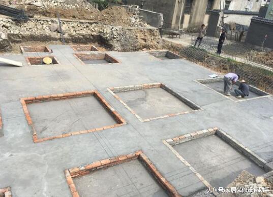 砸55万建带地下室的两层小别墅，11阶入户台阶惹得全村人不高兴