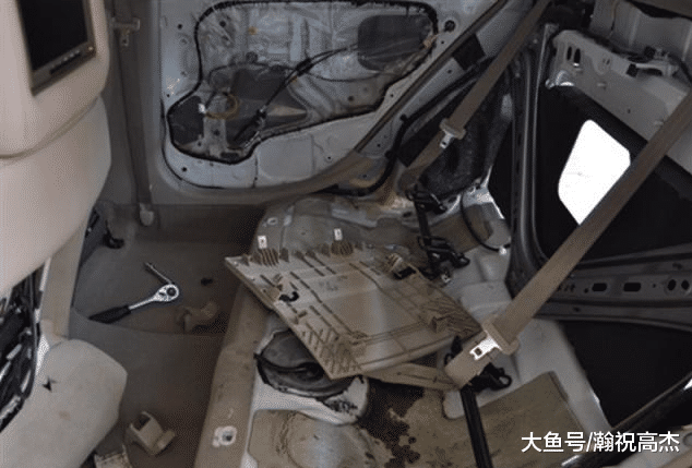 私家车放几箱牛奶被罚200元，车主极不情愿：要后备箱有何用？