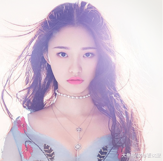 林允现实的豪宅, 头一次看到这样的电视墙设计, 很有创意