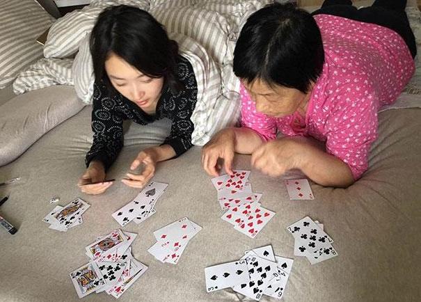 带你参观周冬雨的家，生活有点太不修边幅了，高跟鞋堆满整个走廊