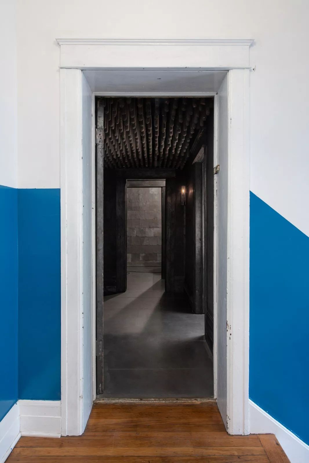 Anders Ruhwald：将废弃的底特律建筑改造成全黑装置