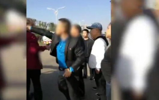 男子嫌直升机噪音扰民, 将机窗玻璃踢坏, 谁知道这一拳就是30万