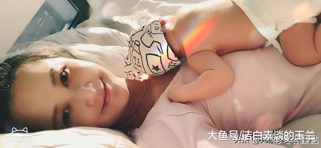 张歆艺首晒袁弘与宝宝温馨合照 却被袁弘的发际线抢镜了