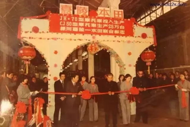 【阿狸地产说】重庆记忆——嘉陵摩托、天府可乐、红岩墨水，还记得上世纪那些风靡全国的“重庆造”吗？