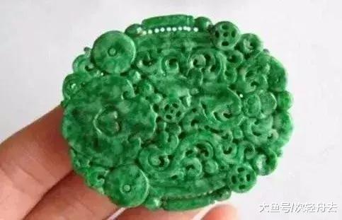 ＂8箱翡翠毛料扔路边4个月都没人领，翡翠已经掉价成这样了？＂