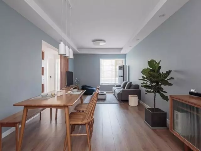 新房用灰蓝和原木色装饰，清爽简约有范，看着也干净利落！