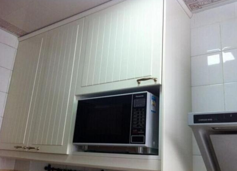 照搬朋友家装修的厨房，当生活使用一年后，确实感觉很实用