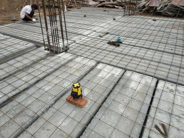 你家建房这个都不设置? 钢筋放再多都没用, 农村包工头都视而不见