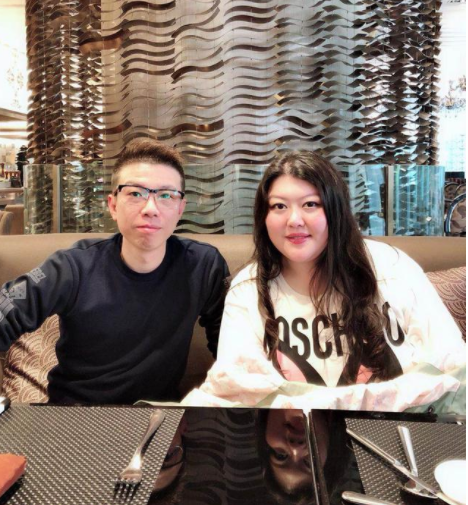 向佐除了有个弟弟向佑,还有个姐姐叫向咏恒,长相漂亮成珠宝女王