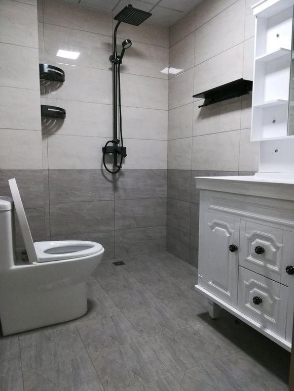 自己装修的联排复式楼，也没有什么设计方案，装了五个多月