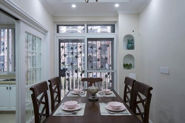 132㎡四居室花18万装修，时尚好看，设计也很到位，真不错