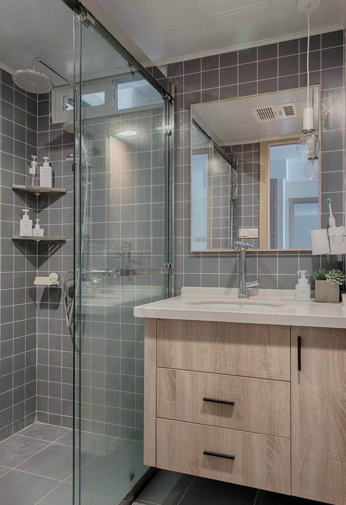 簡約自然的小窩，原木質感的裝修非常棒！