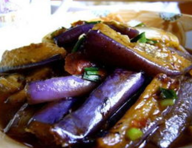 茄子煸豆角，特别好吃，老人小孩都爱吃