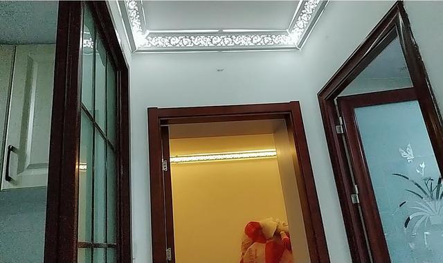 吊顶装石膏线已经过时，现在流行发光顶角线，连买灯具的钱都省了