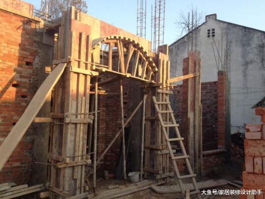 老爹狂砸40万建的两层小别墅, 邻居们都说好, 却被儿媳喷的一无是处