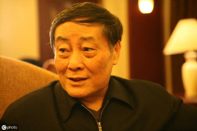 是高房价让百姓有钱不敢花？大佬宗庆后：两招解决住房问题