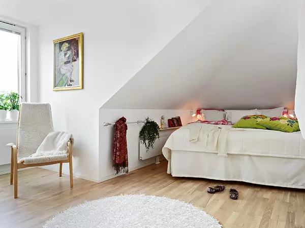 国外80平的阁楼小户型，不规则的畸形空间也要用上