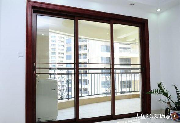 阳台万万不要装推拉门了，有钱人流行这样设计，真是太聪明了