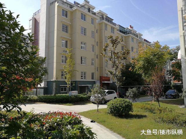 房子周围有”这些建筑“，难怪那么便宜，看似赚了实则亏了