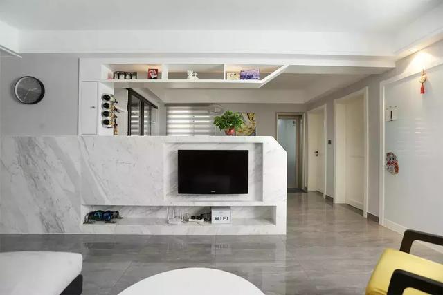 90平漂亮新房, 客厅巧用一截矮墙隔断, 邻居一看都跟着效仿!