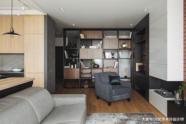 等我有钱了，也要买套百来平的房子一个人住，还在阳台打台阶沙发