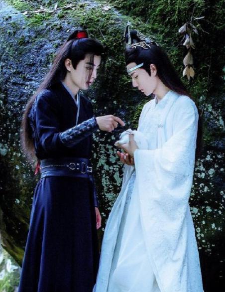 王一博提前到场化好妆，但活动仍然被取消，粉丝却一点不生气