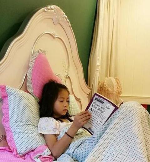 带你参观田亮的豪宅，旋转楼梯很有童话风格，把女儿当公主来养了