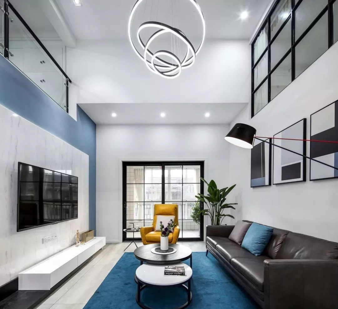 你要在客厅和阳台之间装门？赶紧先停下来！